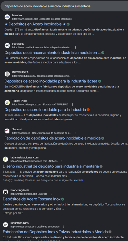 Primera p&aacute;gina de Google para dep&oacute;sitos de acero inoxidable a medida industria alimentaria, con ocho fabricantes que nombran el producto en el t&iacute;tulo